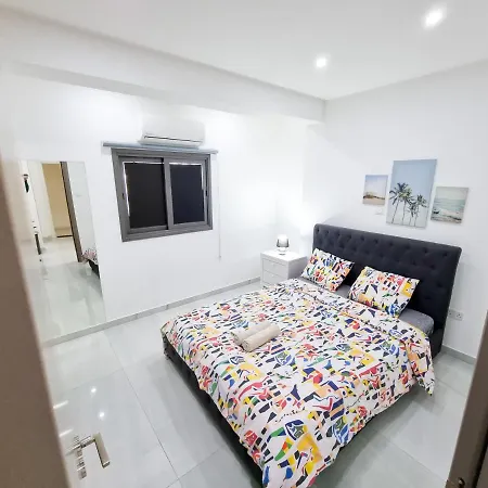 Sea La Vie Seaview Lárnaca