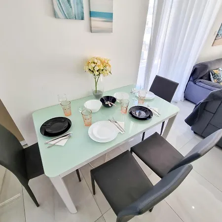 Sea La Vie Seaview Lárnaca