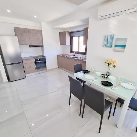 Sea La Vie Seaview * Lárnaca